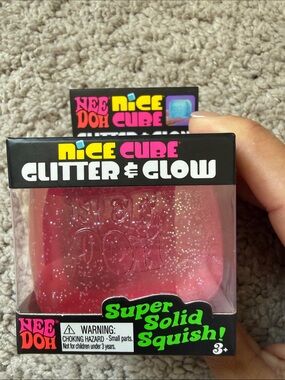Nice Cube Glitter & Glow Super Solid Squish - Pink